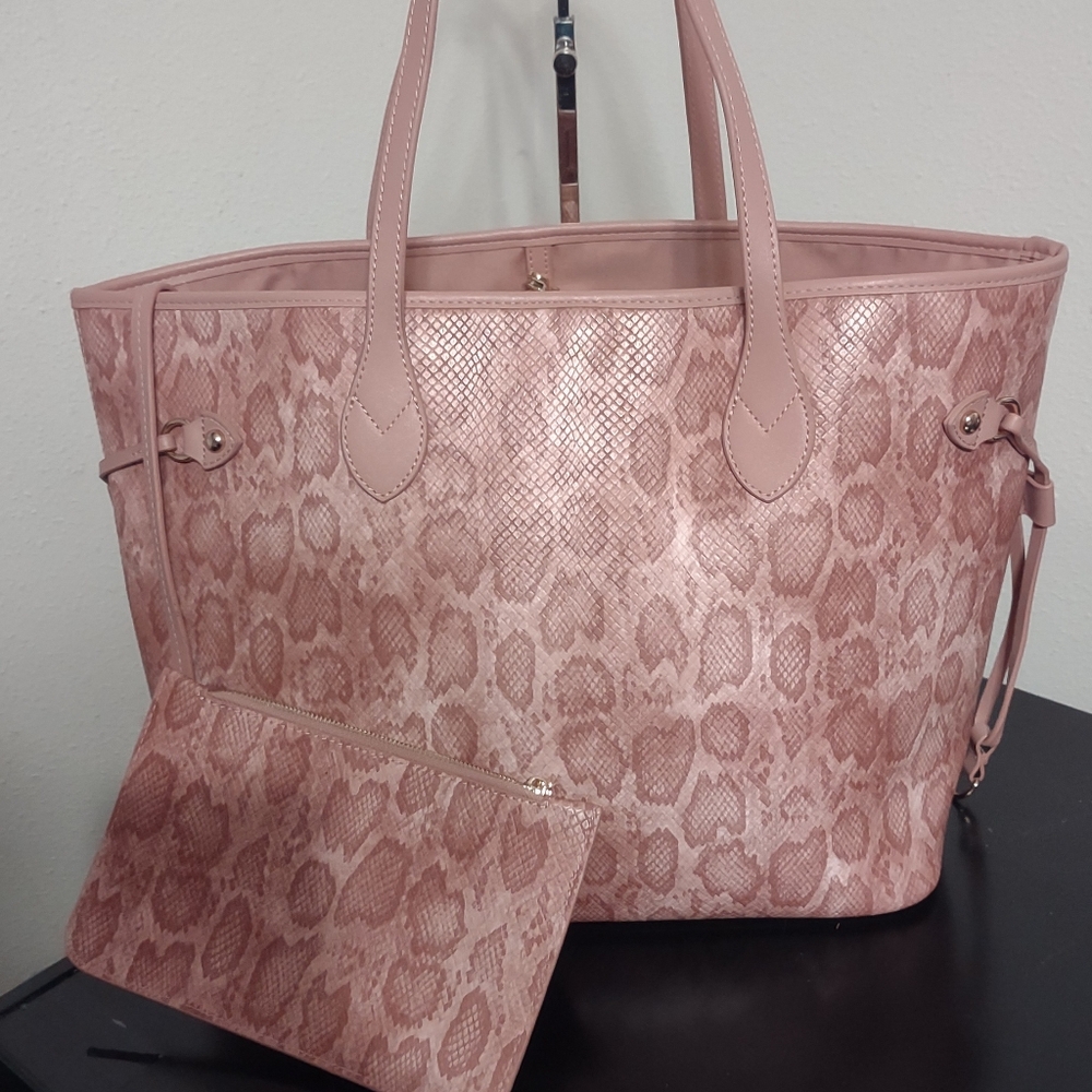 🩷Super Cute Pink Snake Bag🩷